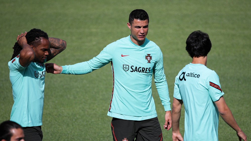 Cristiano Ronaldo with Renato Sanchez and Joao Felix (©AFP)